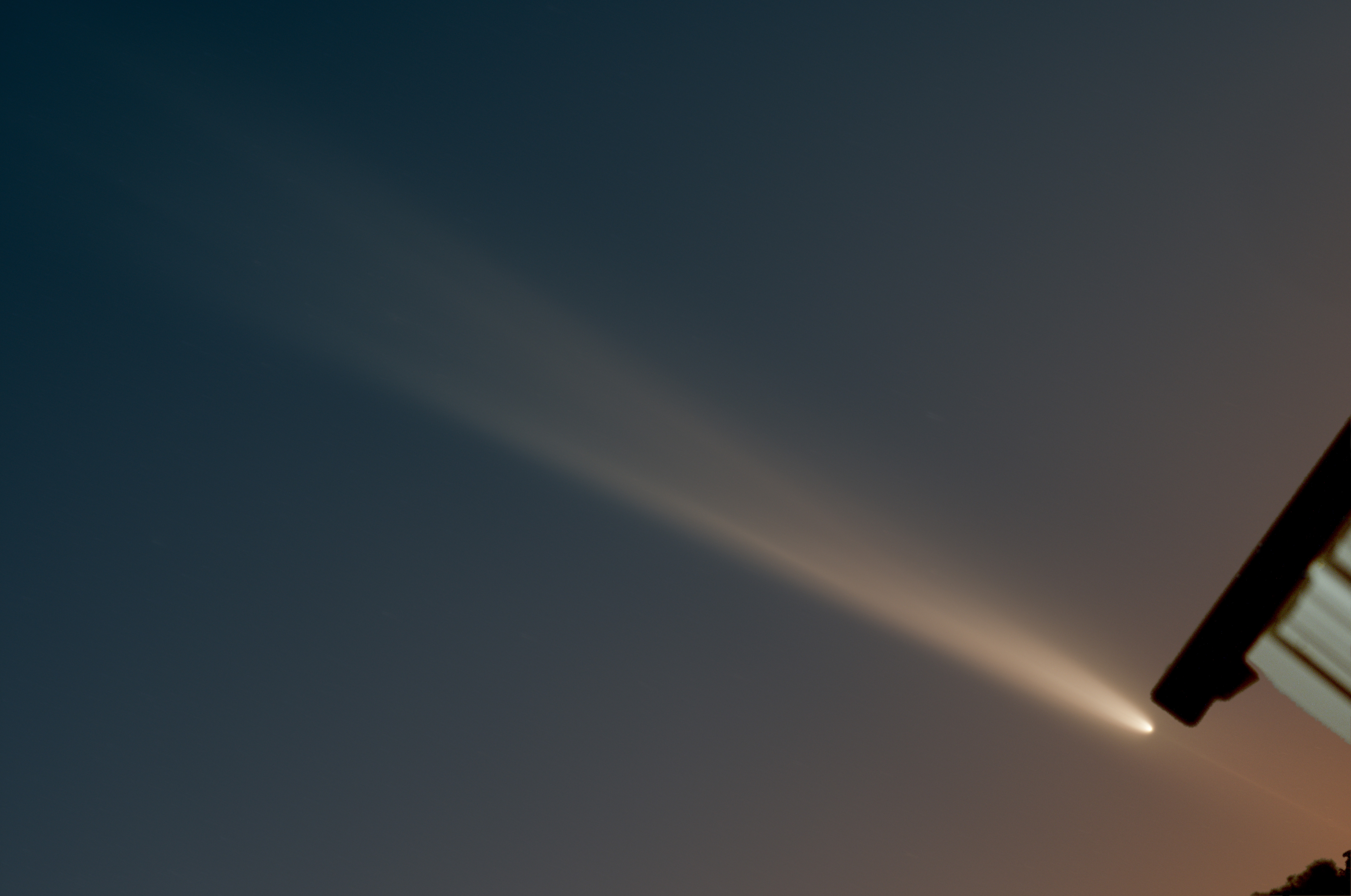 Cometa C/2023 A3 Tsuchinshan-ATLAS Campo Amplio